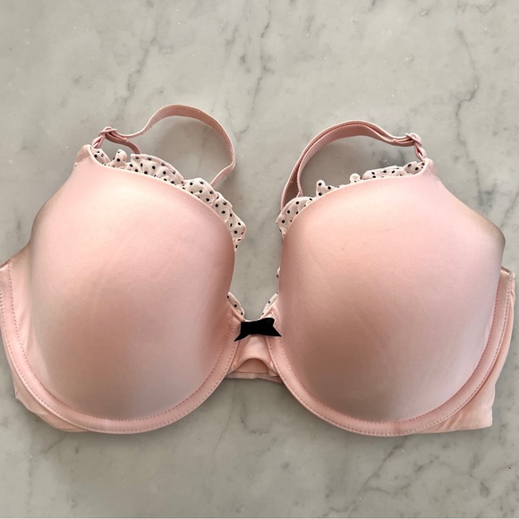 Victoria Secret Demi 34DD - Picture 2 of 3